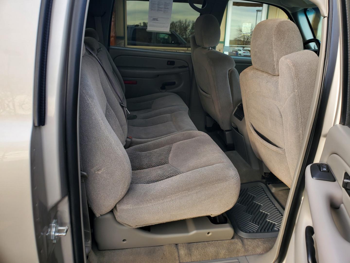 2006 Pewter Chevrolet Suburban LS (3GNFK16ZX6G) with an 5.3L V8 Vortec SFI Flex Fuel engine, 4-Speed Automatic transmission, located at 1600 E Hwy 44, Rapid City, SD, 57703, (605) 716-7878, 44.070232, -103.171410 - Photo#10